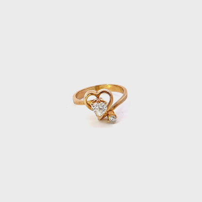 Lady's Ring w/ Heart-shaped Diamond & Diamond Chips
