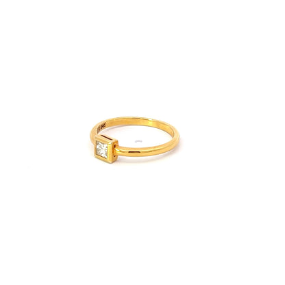 Lady's Ring w/ Princess-cut Diamond 14K Yellow Gold